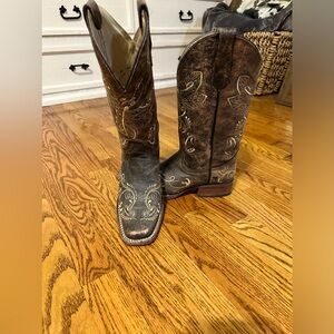 Women’s circle G Boots